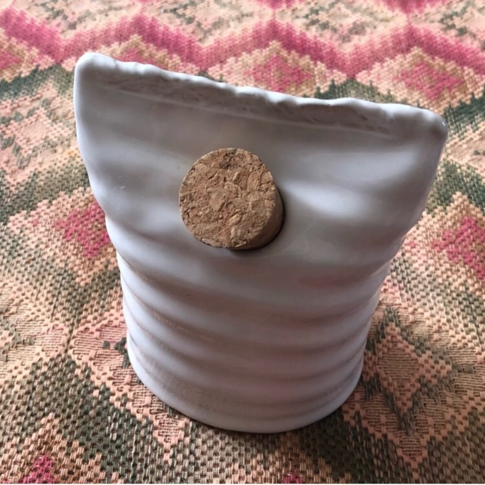 Montes Doggett - small ceramic made in Peru NEW